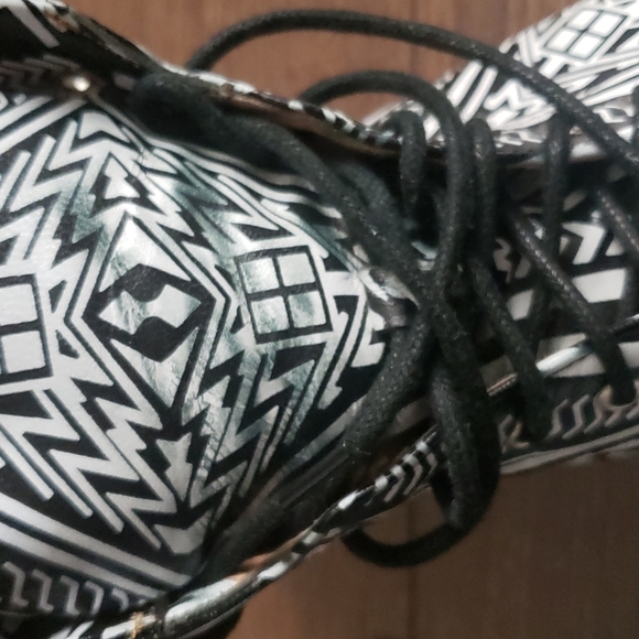 Jeffrey Campbell Leather Hightop - Picture 7 of 12